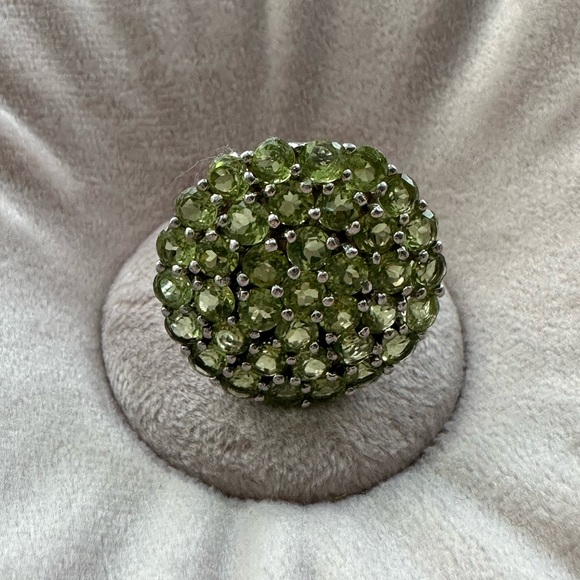 Beautiful Peridot Cluster Sterling Silver Cocktail Ring, Natural Gemstones - Picture 4 of 11